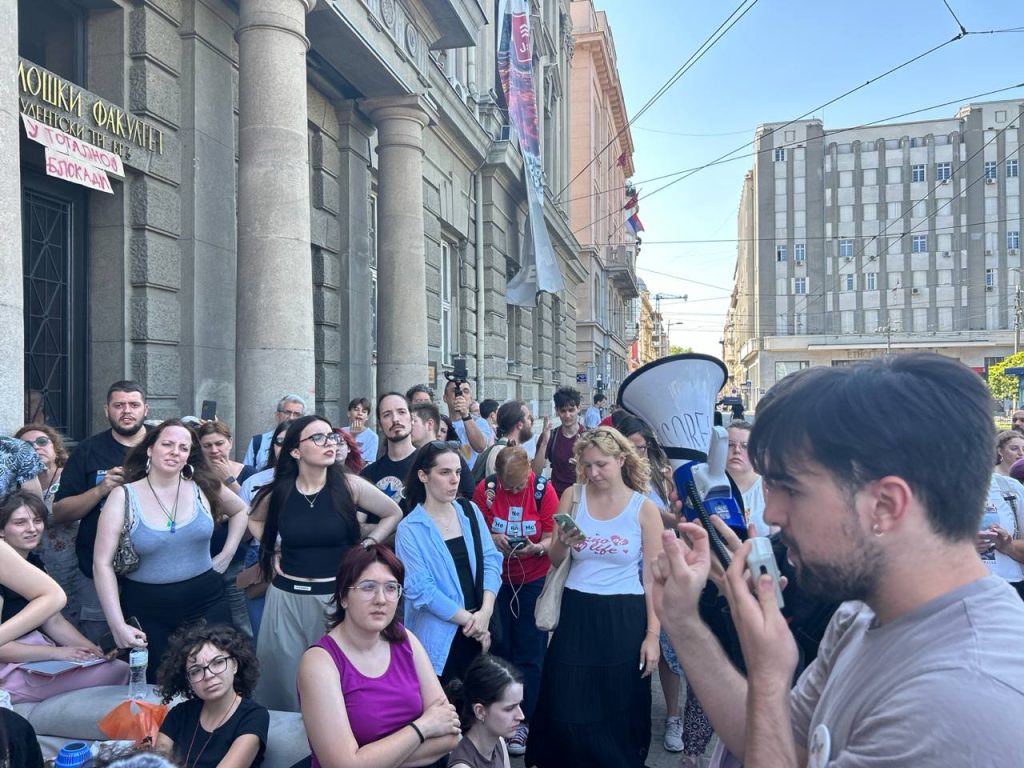 Plenum in front of the Faculty of Philology