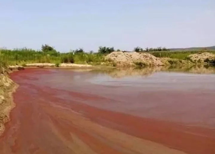 A lake in western Serbia turns red: the locals suspect Rio Tinto mining ...
