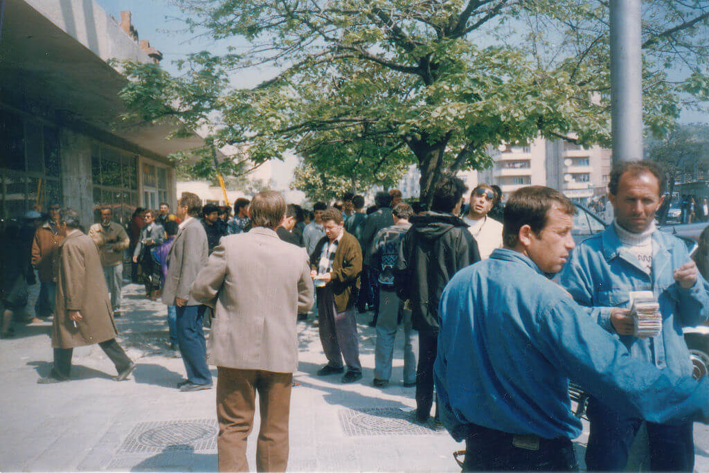 razmena deviza na ulici u Valoni tokom devedesetih