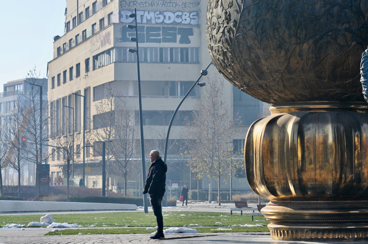 Pošta 6 i spomenik Stefanu Nemanji