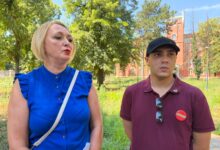 Student Veljko Mušanović sa advokaticom Jasminom Antonijević