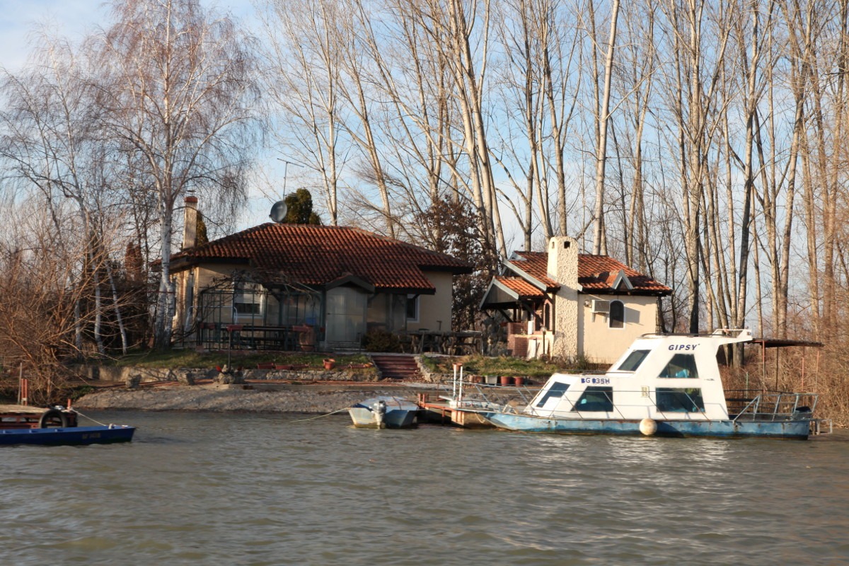 Vikendice na savskom nasipu u Beogradu; Foto: Savski nasip / Facebook