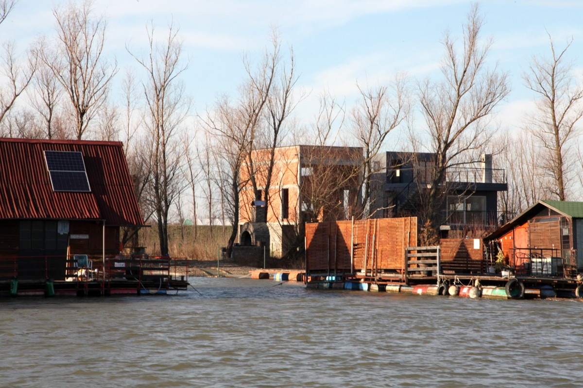 Vikendice na savskom nasipu u Beogradu; Foto: Savski nasip / Facebook