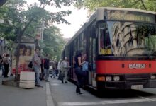 gradski autobus na stanici u beogradu