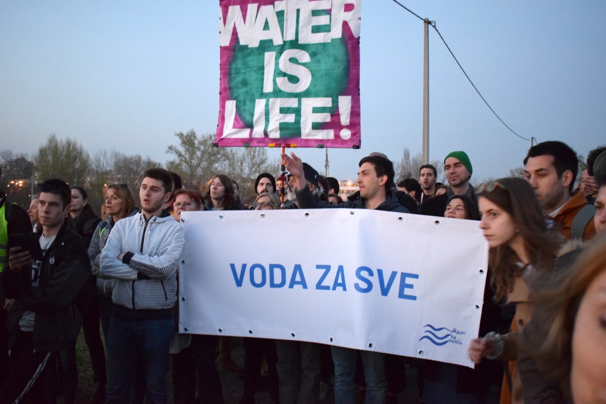 Protestna šetnja na Savskom nasipu povodom Svetskog dana vode, 2019; Foto: Predrag Momčilović / Mašina