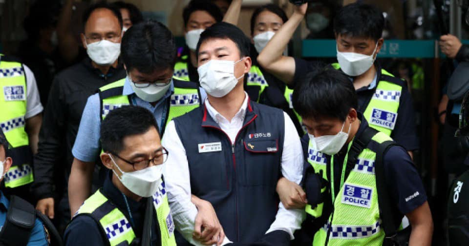 Hapšenje sindikalne vođe Janga Kjung Soa