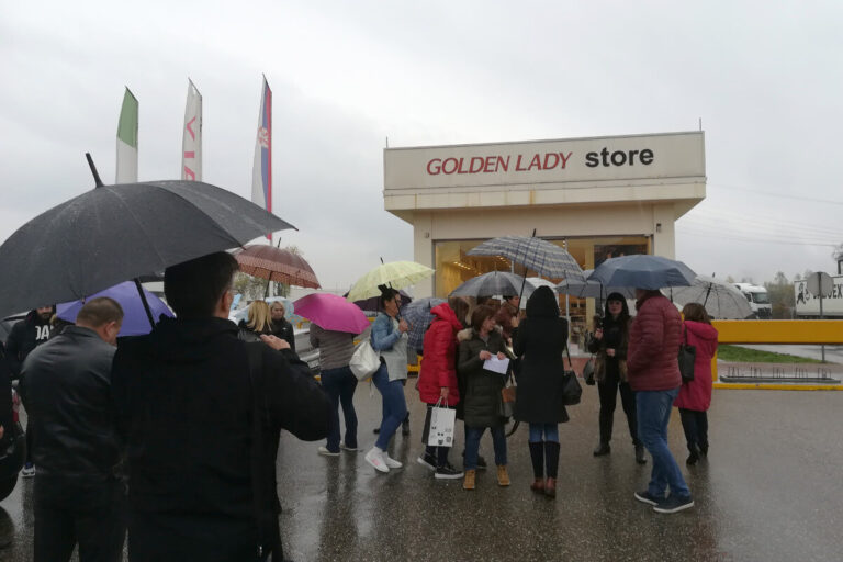 Protest ispred fabrike Vali u Loznici