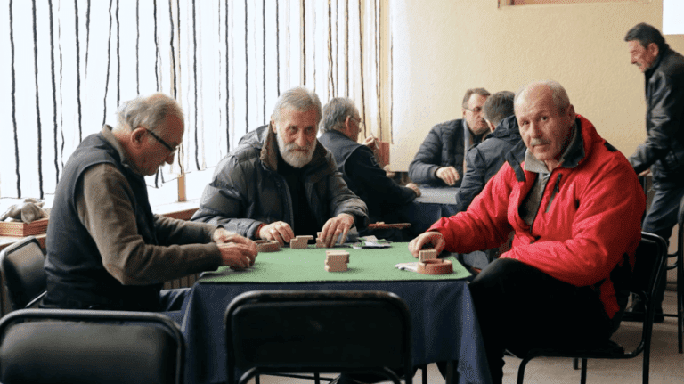 penzioneri igraju domine, insert iz filma