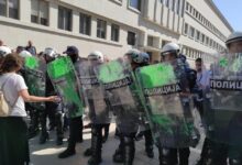 Kordon policije na protestu u Novom Sadu