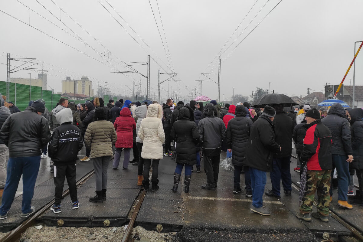 Blokada pružnog prelaza u Batajnici