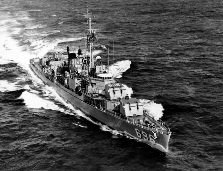 Američki razarač USS English