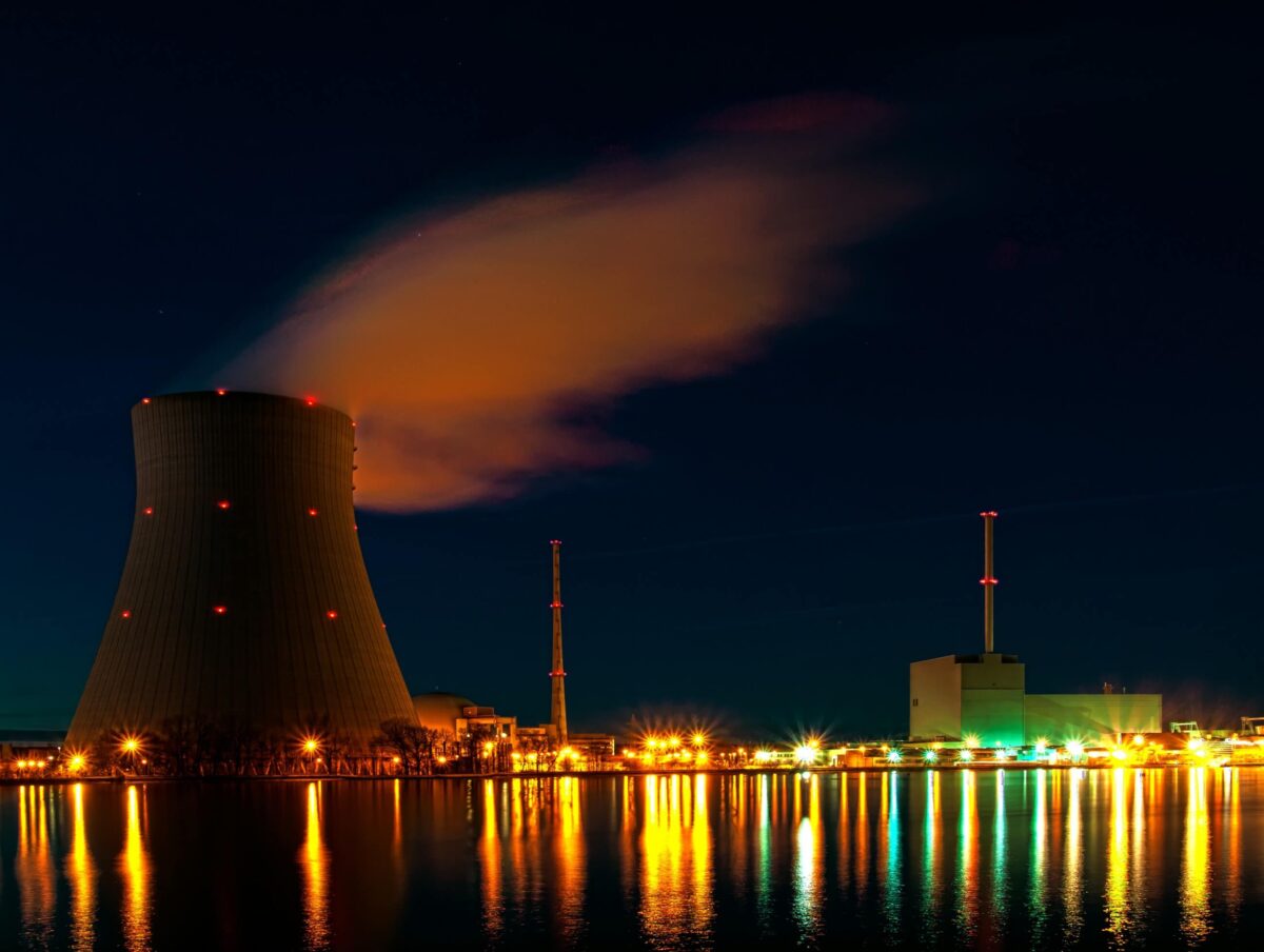 Nuklearna elektrana noću, nuklearna elektrana, energetika