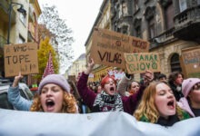 Vlada Mađarske ih otpušta ali prosvetari, uz veliku podršku svojih đaka, ne popuštaju