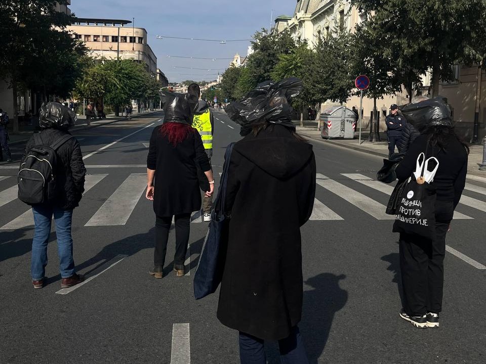 crne kese na glavama