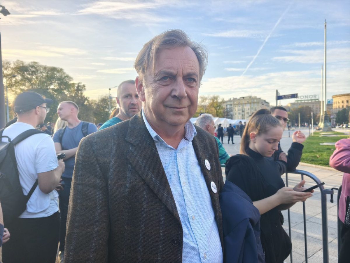 Tihomir Stanić ispred Narodne skupštine