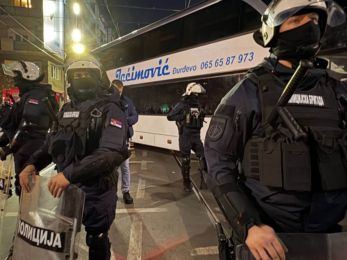 Jaćimović autobus kod Pravnog fakulteta