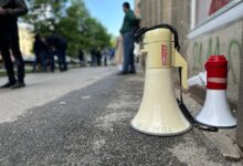 Protest ispred Akademije umetnosti u Novom Sadu