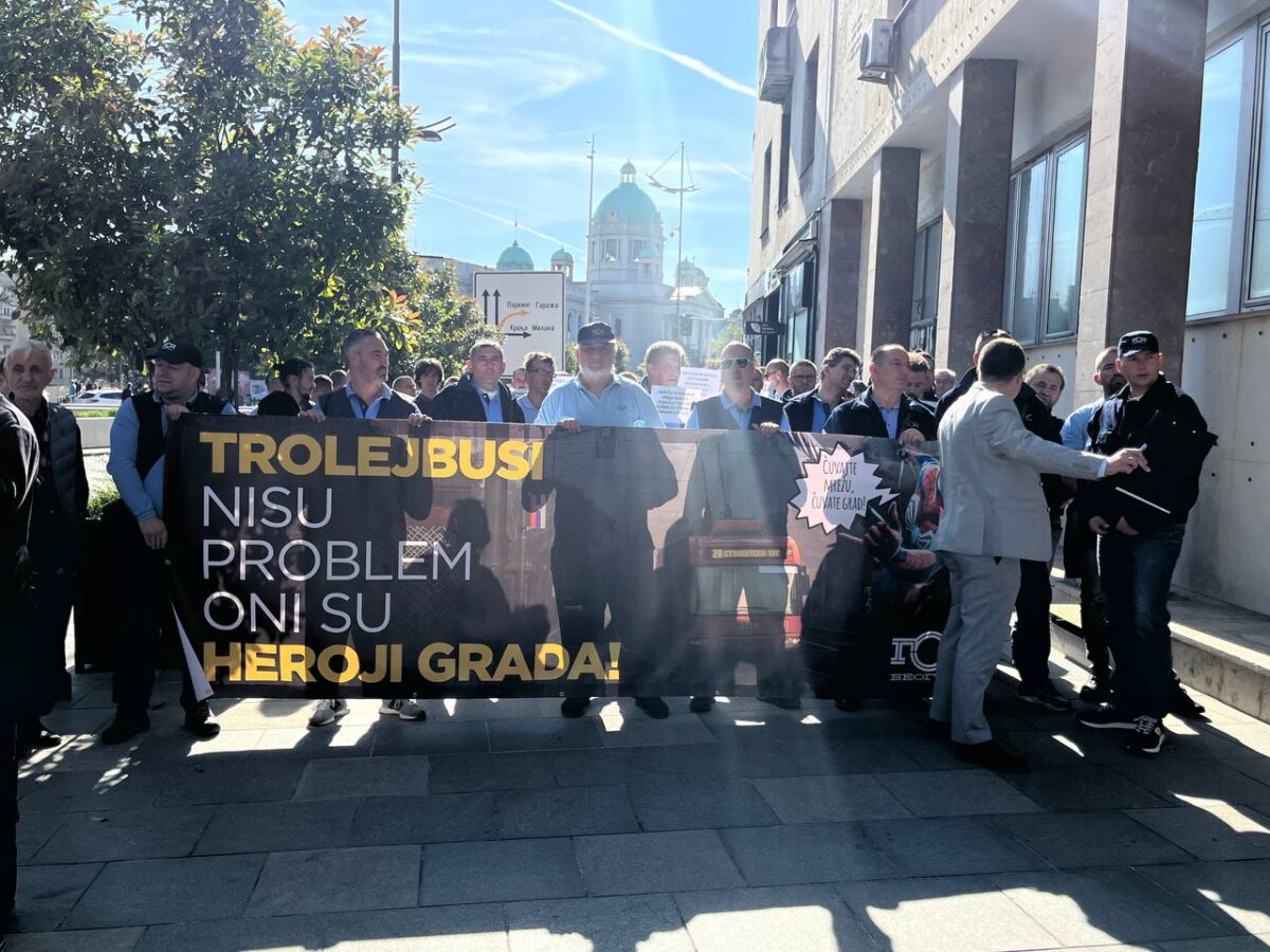Trolejbusi nisu problem, protest ispred Skupštine grada