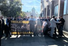 Trolejbusi nisu problem, protest ispred Skupštine grada