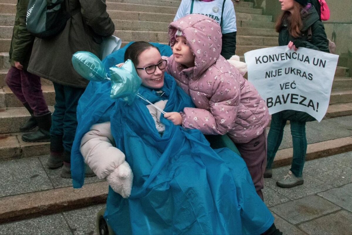 Protest za Zakon roditelj-negovatelj; Foto: Igor Čabarkapa.