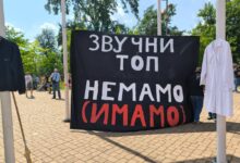 Organizacije civilnog društva zahtevaju hitno pozivanje UN misije za utvrđivanje činjenica o navodnom zvučnom udaru na građane 15. marta 2025. Zvučni top nemamo transparent