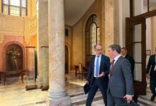 Kampanja pre kampanje: U jeku rasprave o nepoverenju Vladi u Narodnoj skupštini Premijer Đuro Macut dolazi na zasedanje Narodne skupštine