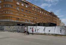 Podzemne garaže u Novom Sadu: Privatniku profit, a građanima narušeno gradsko jezgro Centar Novog Sada, radovi u ulici Modene