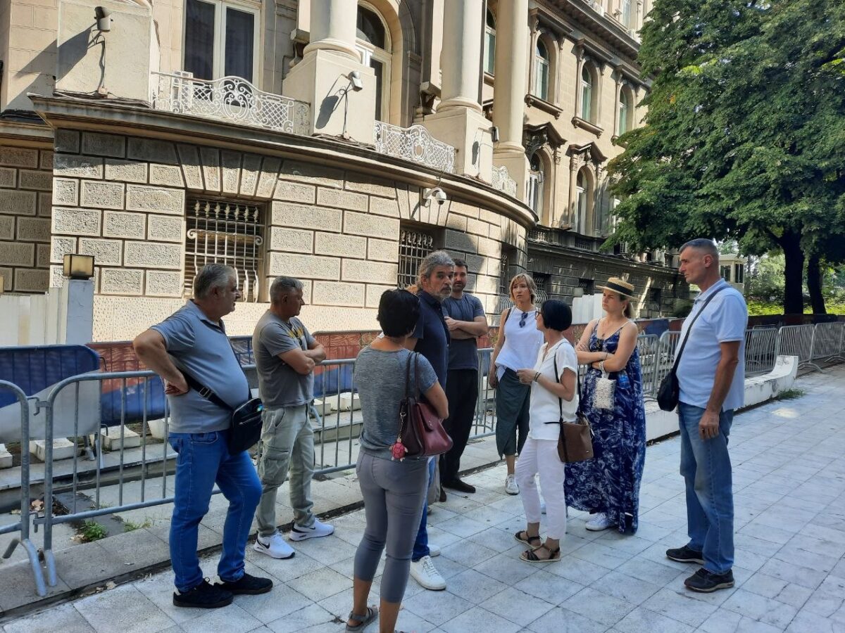 Predstavnici sindikata ispred Predsedništva