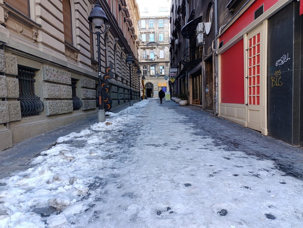 Sneg i led na ulicama u Beogradu; Foto: Mašina.