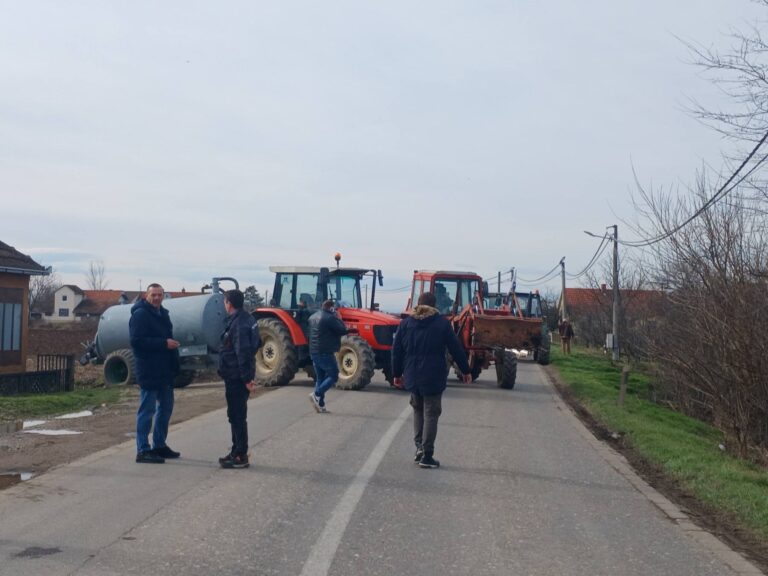 Blokada puta u selu Klenje u Bogatiću