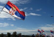 Kampanja pre kampanje: Na terenu i SNS i studenti Studentska šetnja iz Beograda u Novi Sad