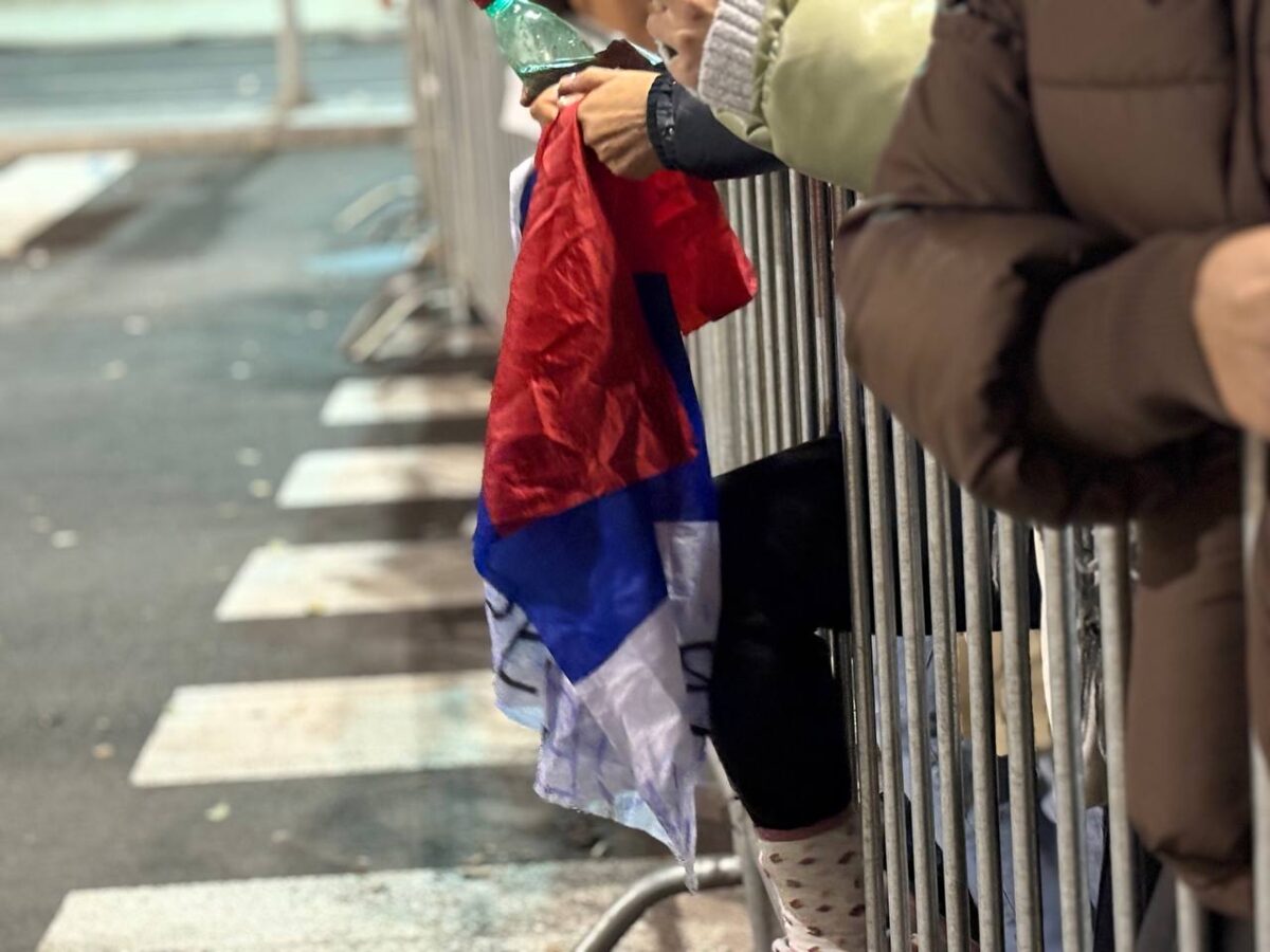zastava kod Ćacilenda