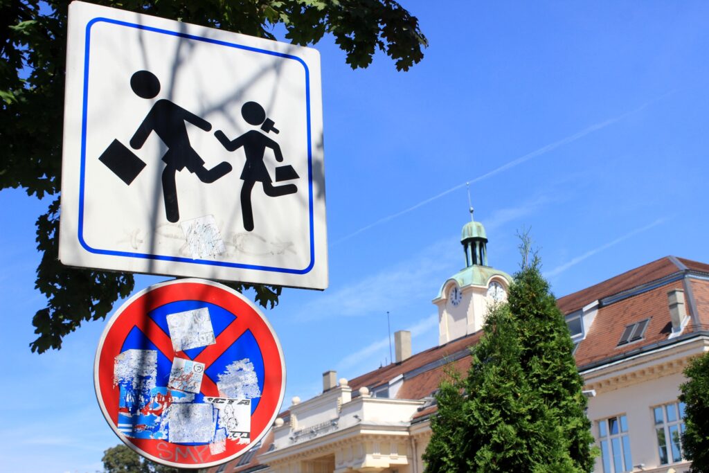 Siromaštvo, diskriminacija, nerazumevanje – zašto romska deca često ne završavaju školu?