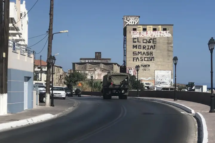 Grčka gradi novi kamp na Lezbosu,  izbeglice protestuju