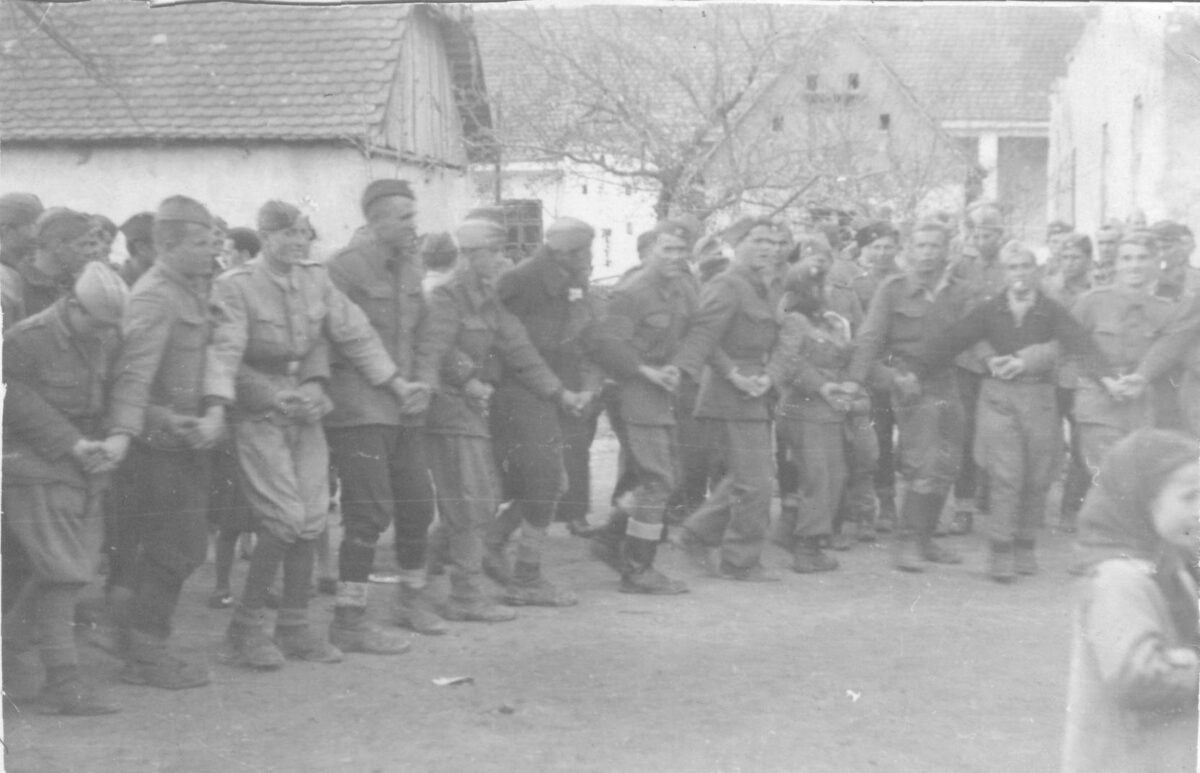 NOB_Borci-i-narod-u-kozaračkom-kolu-na-Sremskom-frontu-1944-1945-1200x773.jpg