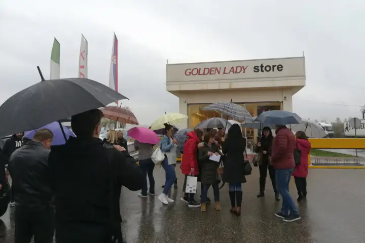 Protest ispred fabrike Vali u Loznici