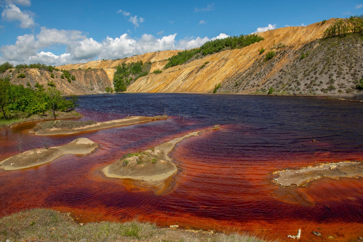 Veštačko jezero za odlaganje industrijskog otpada