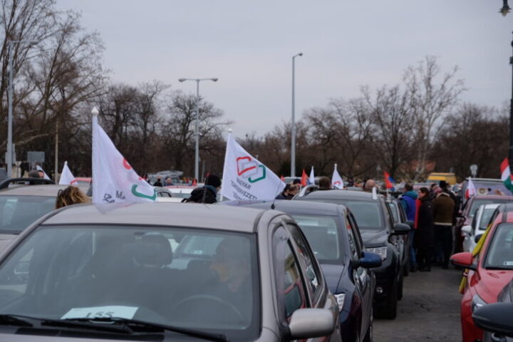 Prosvetari u Mađarskoj se bore za dostojanstvo, sindikati i roditelji stoje uz njih