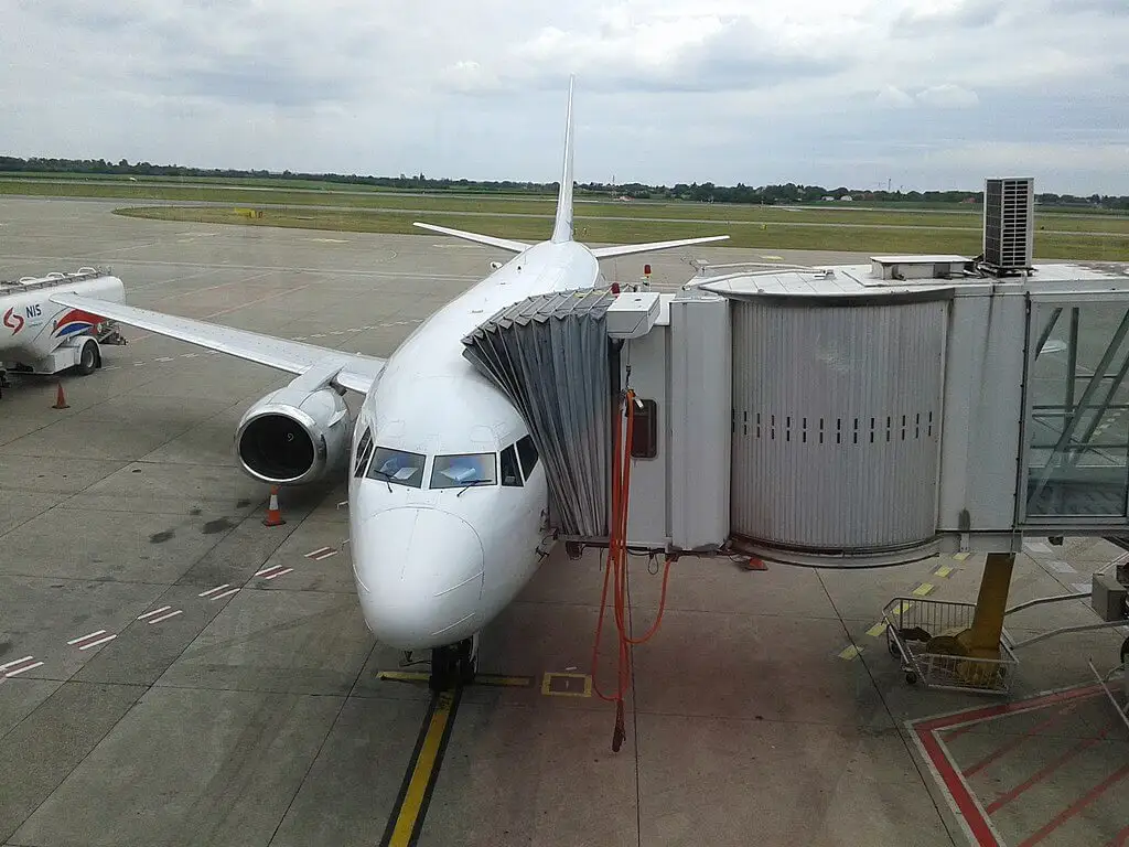 avion na beogradskom aerodromu