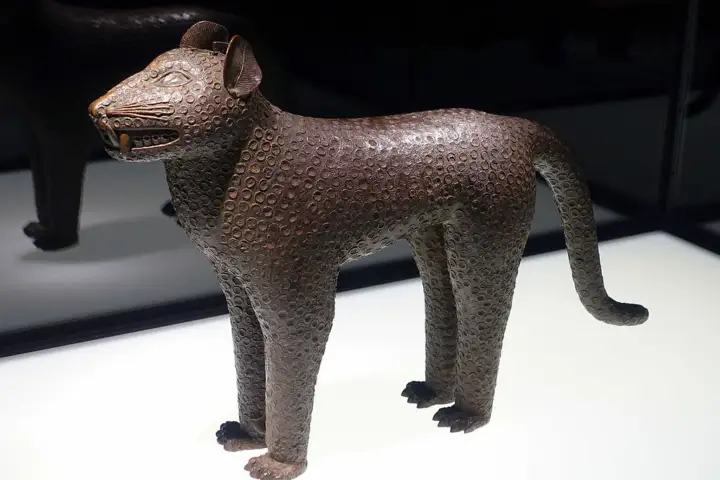 Nemačka započela vraćanje otete „Beninske bronze“ Nigeriji