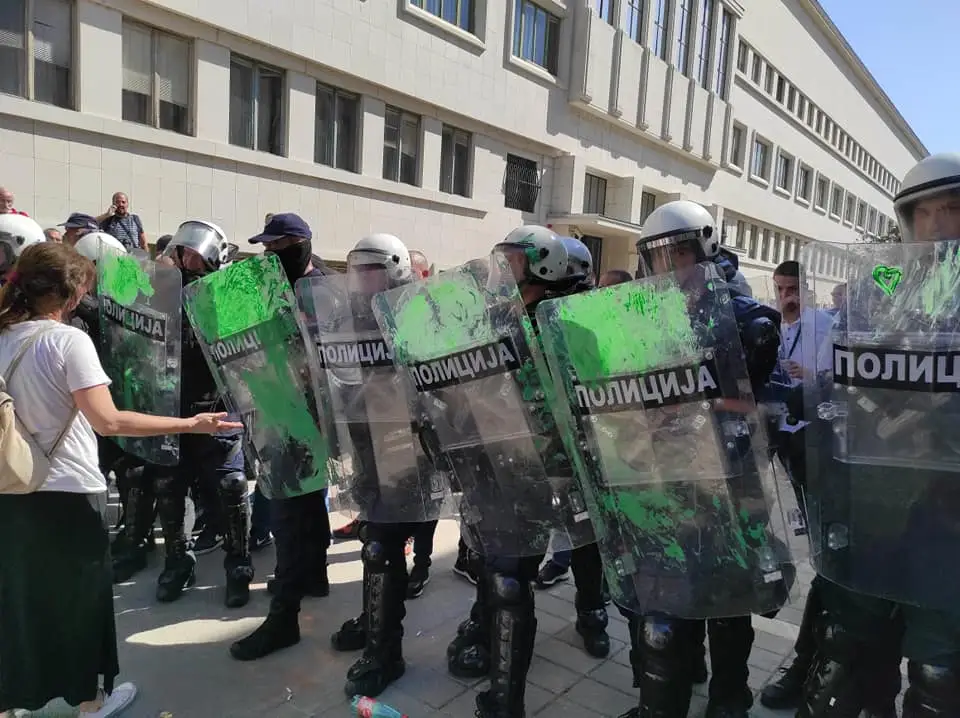 Kordon policije na protestu u Novom Sadu