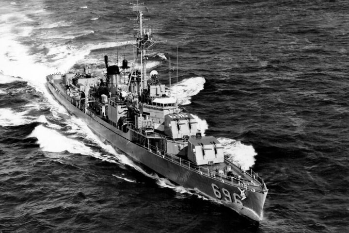 Američki razarač USS English