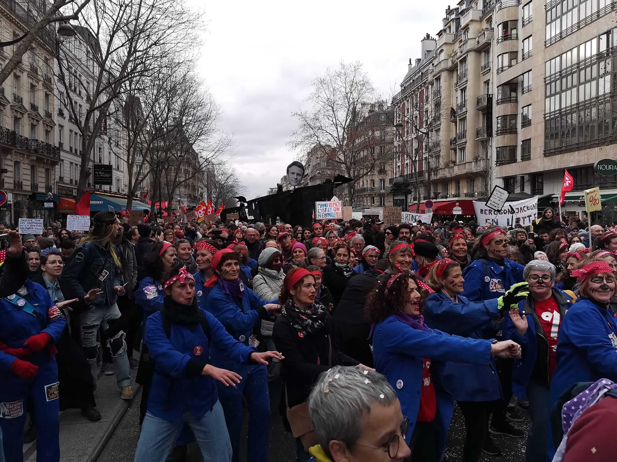 Francuska: masovni protesti i štrajkovi protiv omražene penzione reforme