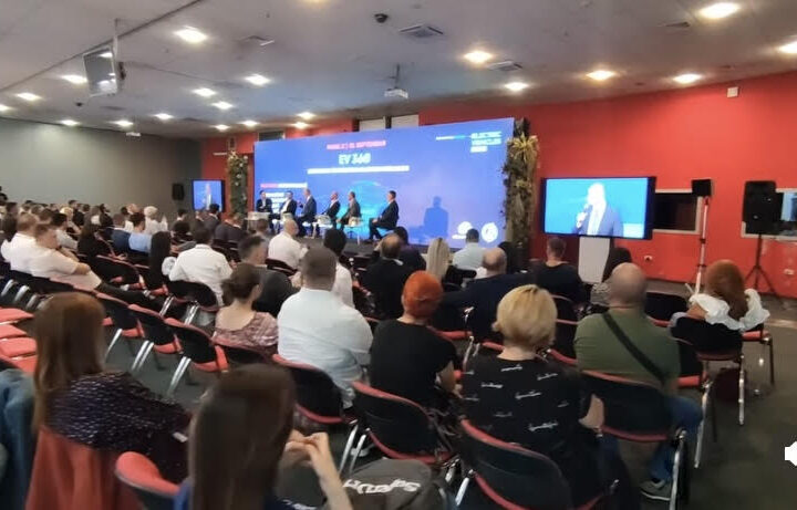 Konferencija u Novom Sadu ; Izvor: Instagram/Printscreen