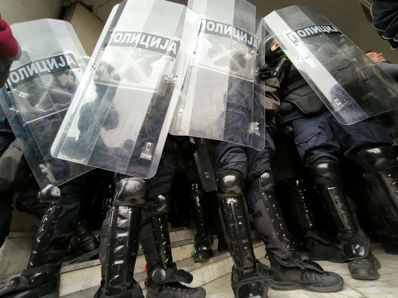 Policija ispred Skupštine Novog Sada; Foto: Mašina