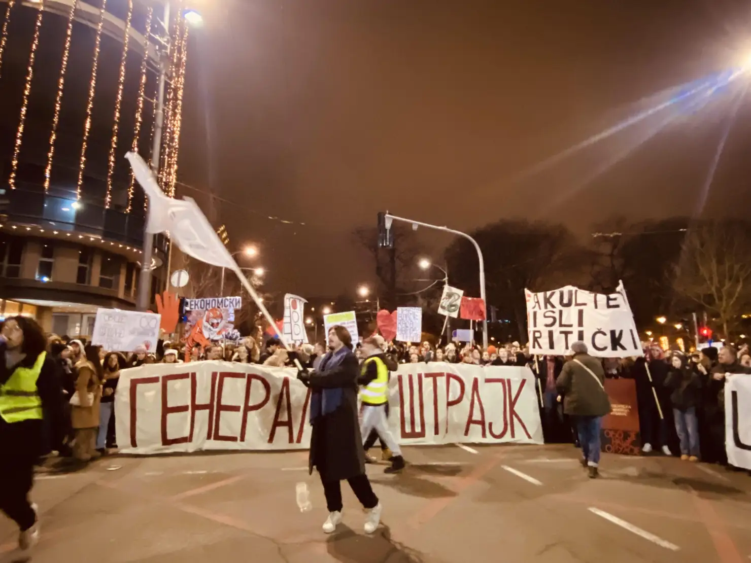 Protest ispred Ustavnog suda; Foto: Mašina