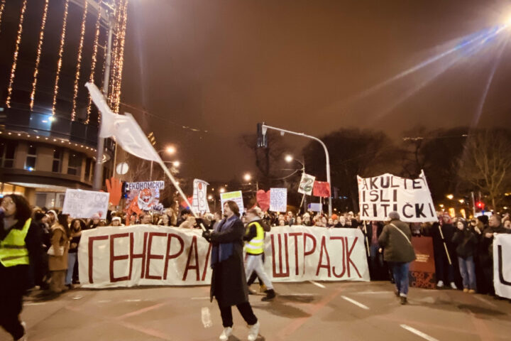 Protest ispred Ustavnog suda; Foto: Mašina