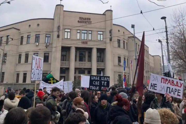 Okupljanje studenata nakon povređivanja studentkinje kolima; Foto: Sonja Jovanović