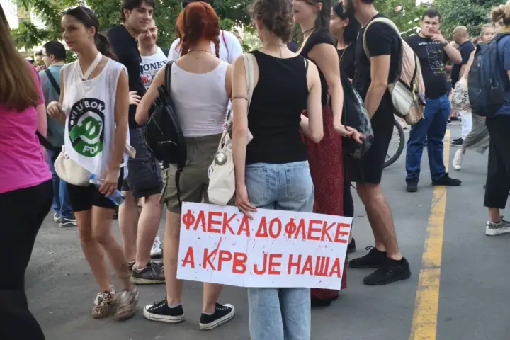 omladina na protestu