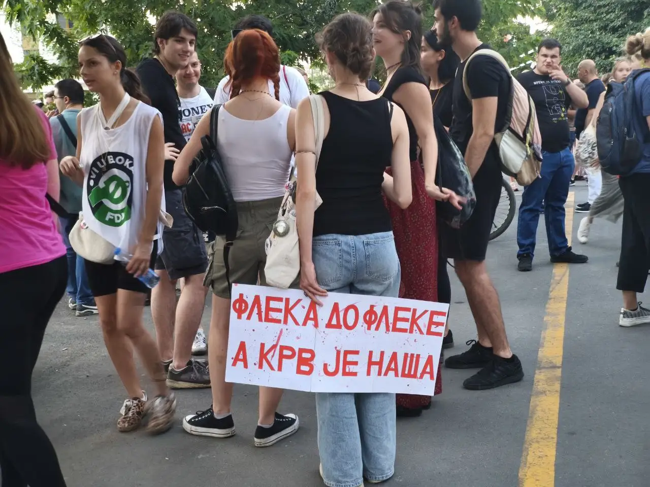 omladina na protestu